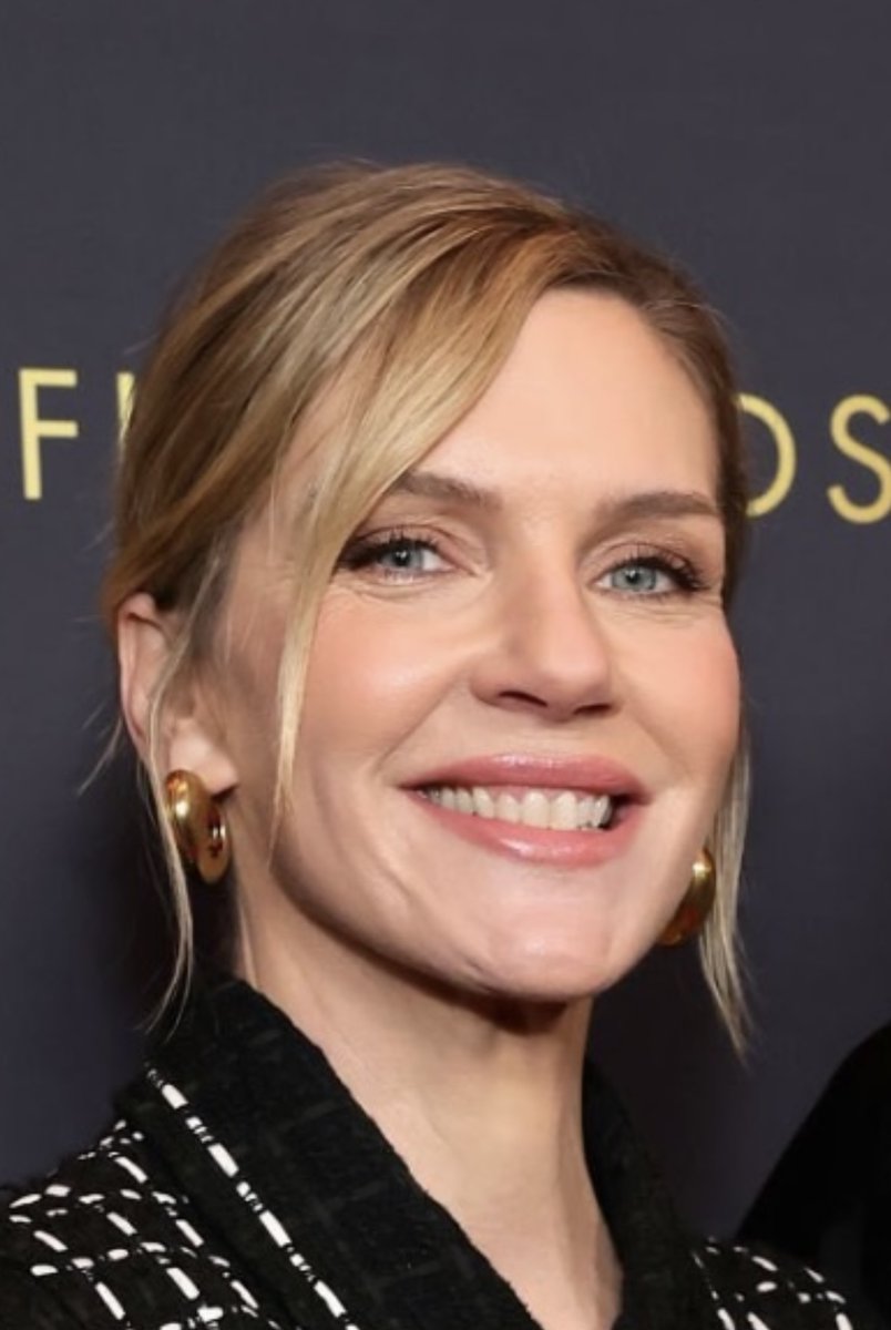 lesbian_fleabag's tweet image. goddamn happy af