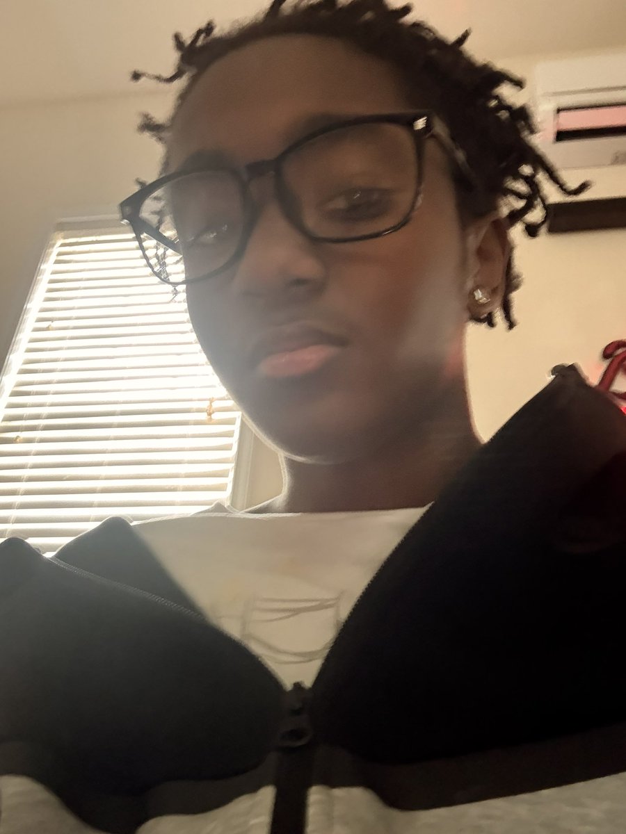 waters636609's tweet photo. @lillyxlanes Can I get love ?💗 https://t.co/owAtXuy0g2