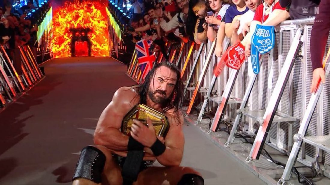 WrestlePurists's tweet image. For the first time, Drew McIntyre holds the WWE Championship in front of a live audience

Both of his previous reigns began and ended during COVID

#SmackDown