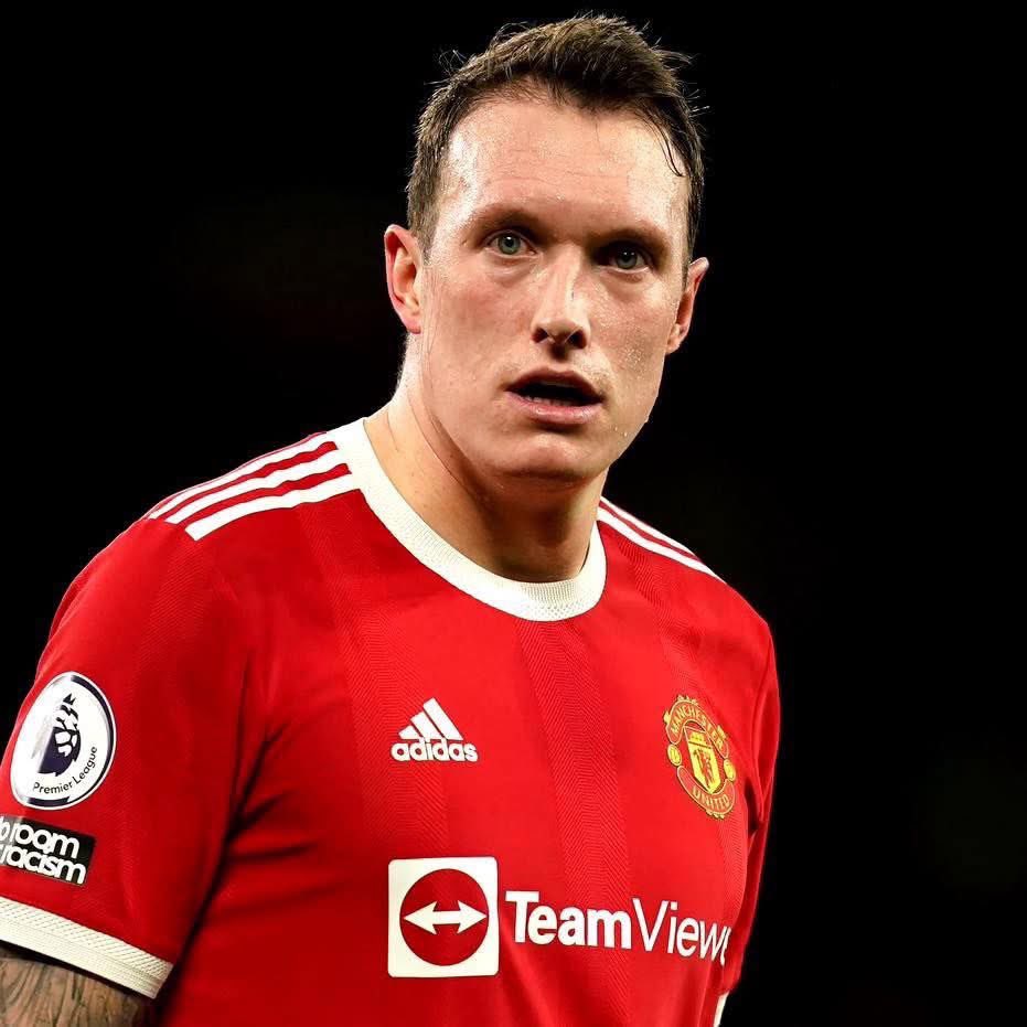 FTBLsection's tweet image. Phil Jones: "Someone said to me, 'Oh, it's a shame about your career, Phil, but it's lovely to meet you'... I said, you what?"

"What do you mean, mate. I've been at United for 10 years, won the Premier League, played over 200 games for United, played in two World Cups, won the…