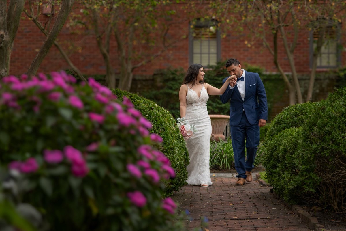 charliemaring's tweet photo. Live oaks, kind folks, love, and laughter. The charm of Savannah shines as a bride and groom bask in the joy of their wedding. Grateful to be here in these moments as their trusted wedding photographer. https://t.co/cfxatd6Dqv