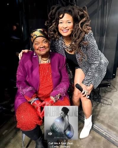 Jonatha10574808's tweet photo. HBD Valerie June! 🪄 🎉
Here’s Valerie x Carla Thomas #CallMeAFool
The living Queen of the Memphis Sound, Carla (w/her father Rufus) were pioneers of the Atlantic / Stax label sound
This 🎥 of VJ w/ Carla in the studio at 79yo is just so joy-joyful
https://t.co/8CsW7SYpv2 https://t.co/58oDJ2hzPq
