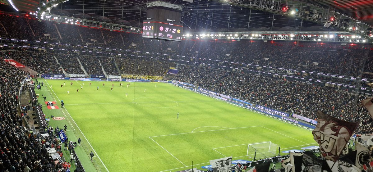 3rdpersaen's tweet photo. Eintracht - bvb https://t.co/67tCaQJoun