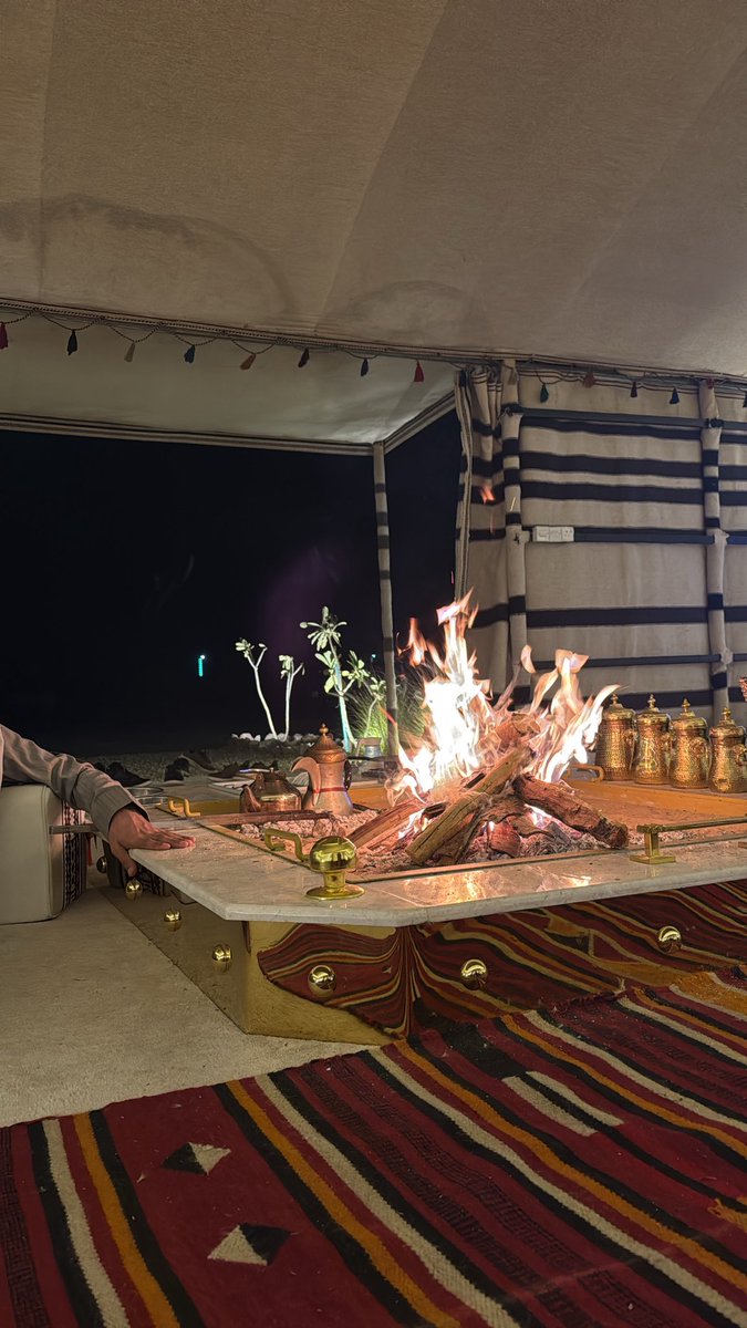 _3jim's tweet image. ذابت بقايا فوادي فوق جمرة تعال
ما تدري إن الحنين يفتّت الأفئدة

ما عاد لي خاطر يداري غياب و وصال
إن جيت يا مرحبا و إن رحت فالمزهده

_ سعود مهدي