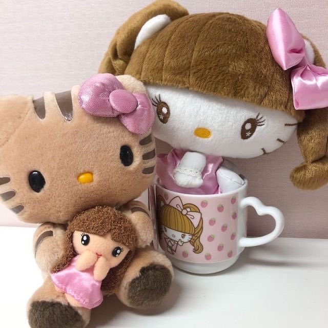 thepinkernet's tweet image. hello kitty x nozomi tsuji collab 🎀