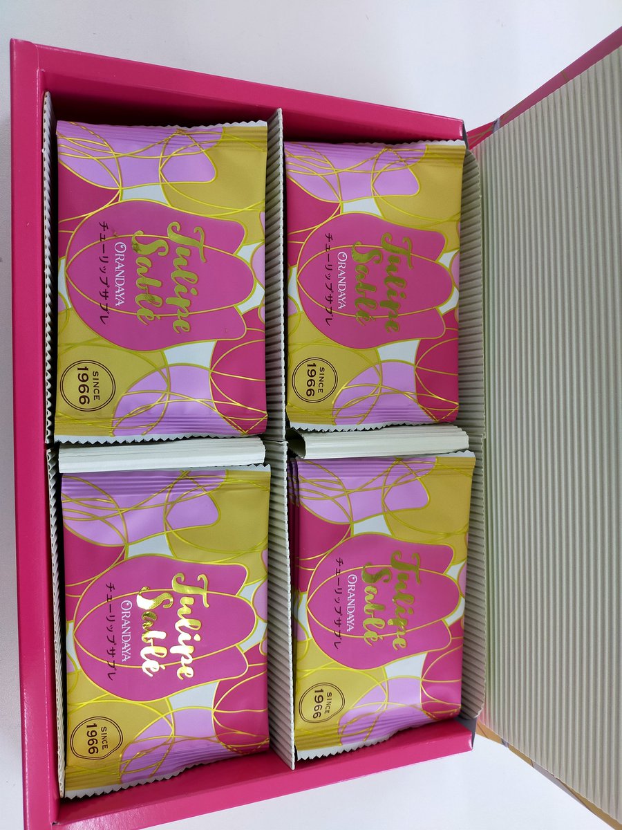 シロッコファンのきなこさん(@kaigaku5656 )からお返しに高価なお菓子