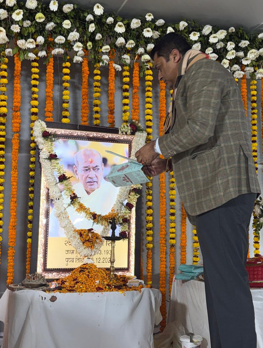 झारखंड बिहार के बड़े संवेदक स्वर्गीय रामकृपाली सिंह जी के श्राद्ध कार्यक्रम में बेगूसराय के रामदीरी गांव पहुंचकर उनके चित्र पर पुष्पांजलि अर्पित की। इस दुःखद अवसर पर उनके पुत्र श्री सुधीर कुमार सिंह जी एवं श्री  रंजन सिंह जी  को ढांढस बंधाया। ईश्वर दिवंगत आत्मा को शांति एवं