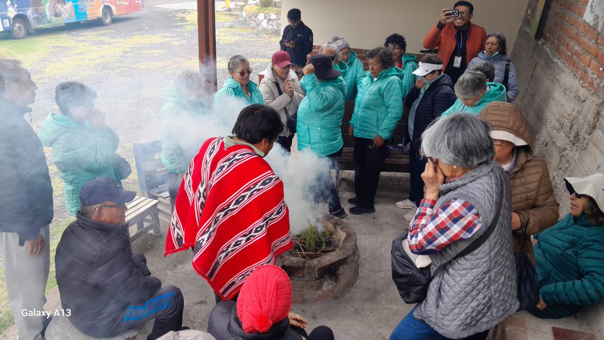 riobamba's tweet photo. 🚆✨ El año empezó con rutas.
Con la participación de 28 personas realizamos el primer recorrido del 2026 por la parroquia de Cacha, junto a nuestros adultos mayores, como parte del proyecto del tren turístico de las parroquias rurales.
#Cacha #AdultosMayores #TrenTurístico https://t.co/lkedyRvPRV