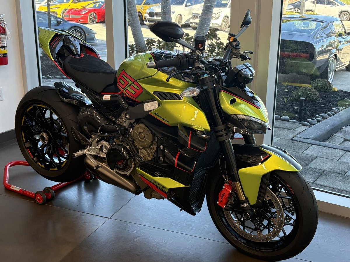 WolfLessTheRex's tweet image. Got to see a Ducati street fighter Lamborghini STO edition at Prestige absolutely beautiful of a bike! I want it