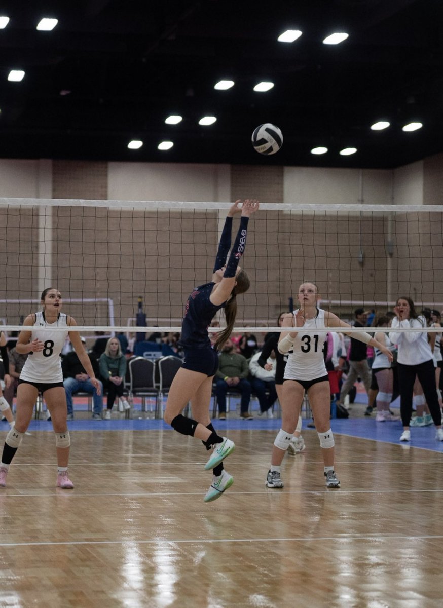 BrandyBergero20's tweet image. SA Elite 15 Premier took 4th place in the 15’s open division last weekend at the 210 Countdown!!! My setter was on 🔥🔥 Proud of our girls…this is just the beginning! @SAEliteVB @kyndellbergeron @HarlanHawks_VB