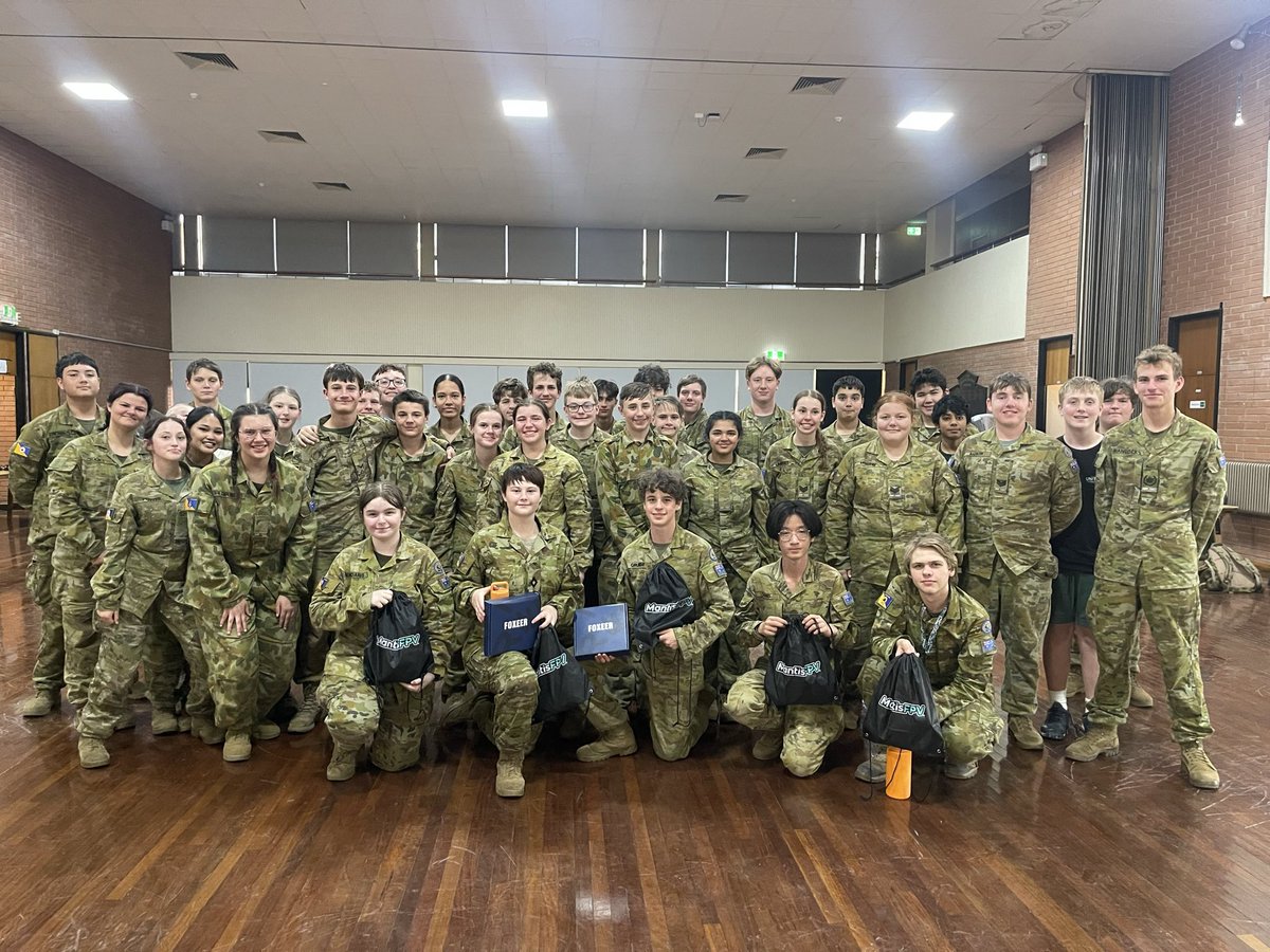 AUADRT's tweet image. A huge week in the #Adelaide heat training the #NextGen of @DefenceAust #DroneRacing athlete pilots for #Falco and #Spanna! They were race director support this week for the @AustralianArmy Cadets @HLCAusArmy Camp.
#SendIt!
@ChiefAusArmy @ASArmyCadets @SEAC_ADF @DGFLW_AusArmy