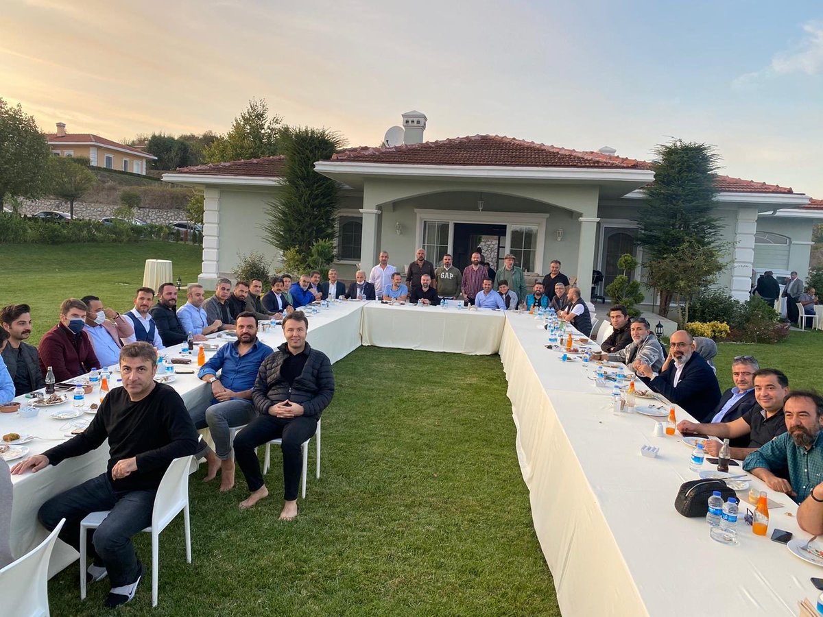 Ekranlarda ‘Yılbaşı kutlamayız’ diyenlerin, doğum günlerini kokainle kutladıklarını gördük..