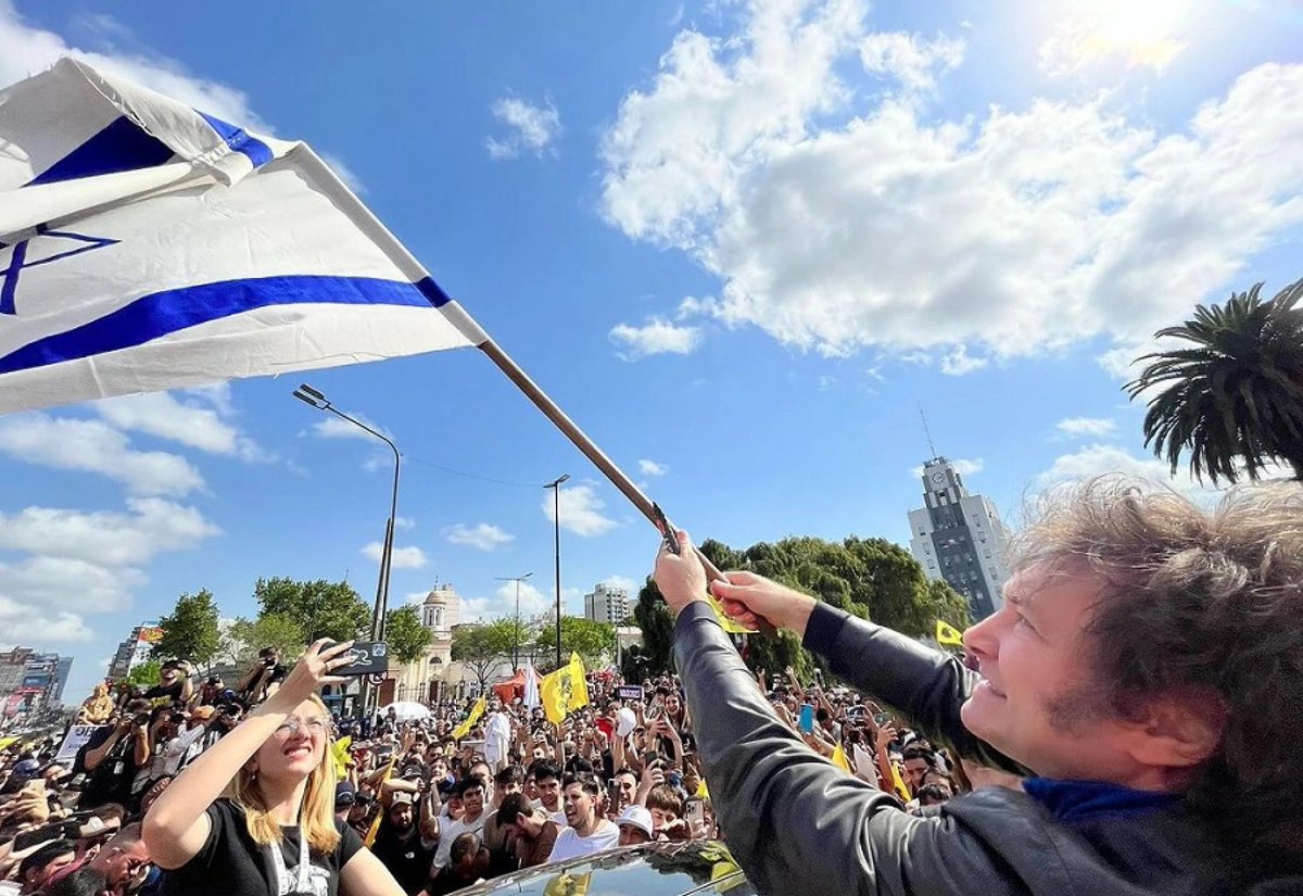 MConurbasic's tweet image. - Derogaron la ley de tierras
- Pusieron vuelos directos desde Tel Aviv
- Se quema la Patagonia

No hace falta ser un genio...