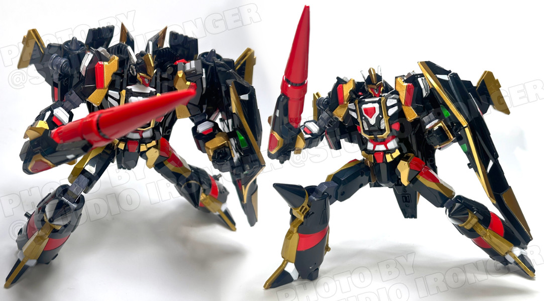 メタルカードボットW・ナイトグリフォン。黒と金のメチャクチャイカス
