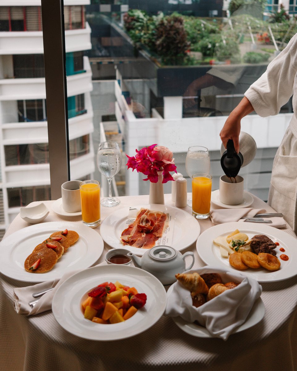 With room service, the chef’s delights unfold — an intimate moment meant to be savored slowly.✨
📸 <a href="/blonde/">❤️‍🔥</a>.travel