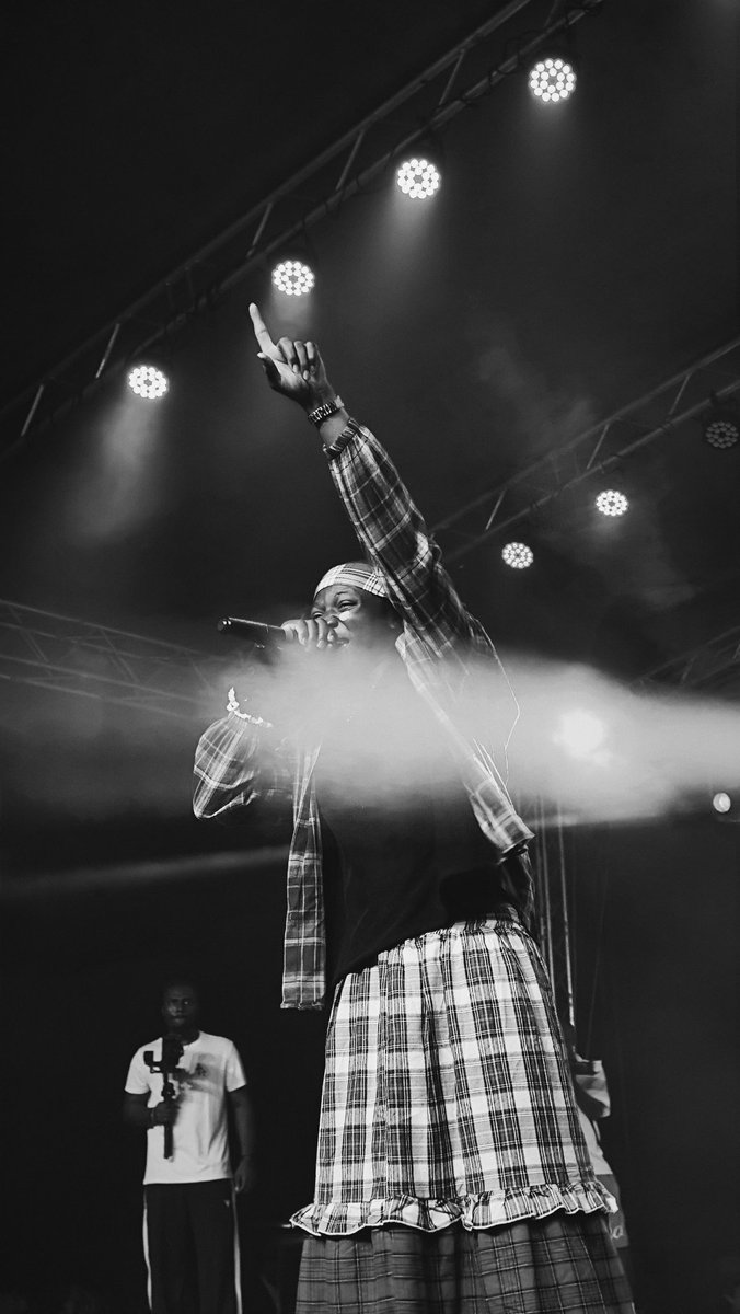 iam_seas's tweet image. Day 9 Of Showing Up For The Next 365 Days
Clearing my drafts from last year and found this moment.

Shot this when Chella came through UniUyo with Trace. No big setup. Just being present, reading the moment, and pressing record.

#Photography #VisualStorytelling #CreativeLife