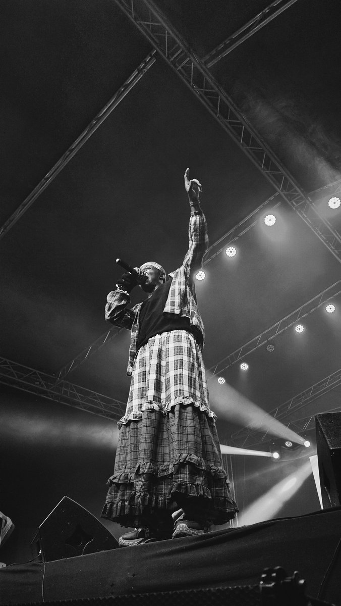 iam_seas's tweet image. Day 9 Of Showing Up For The Next 365 Days
Clearing my drafts from last year and found this moment.

Shot this when Chella came through UniUyo with Trace. No big setup. Just being present, reading the moment, and pressing record.

#Photography #VisualStorytelling #CreativeLife