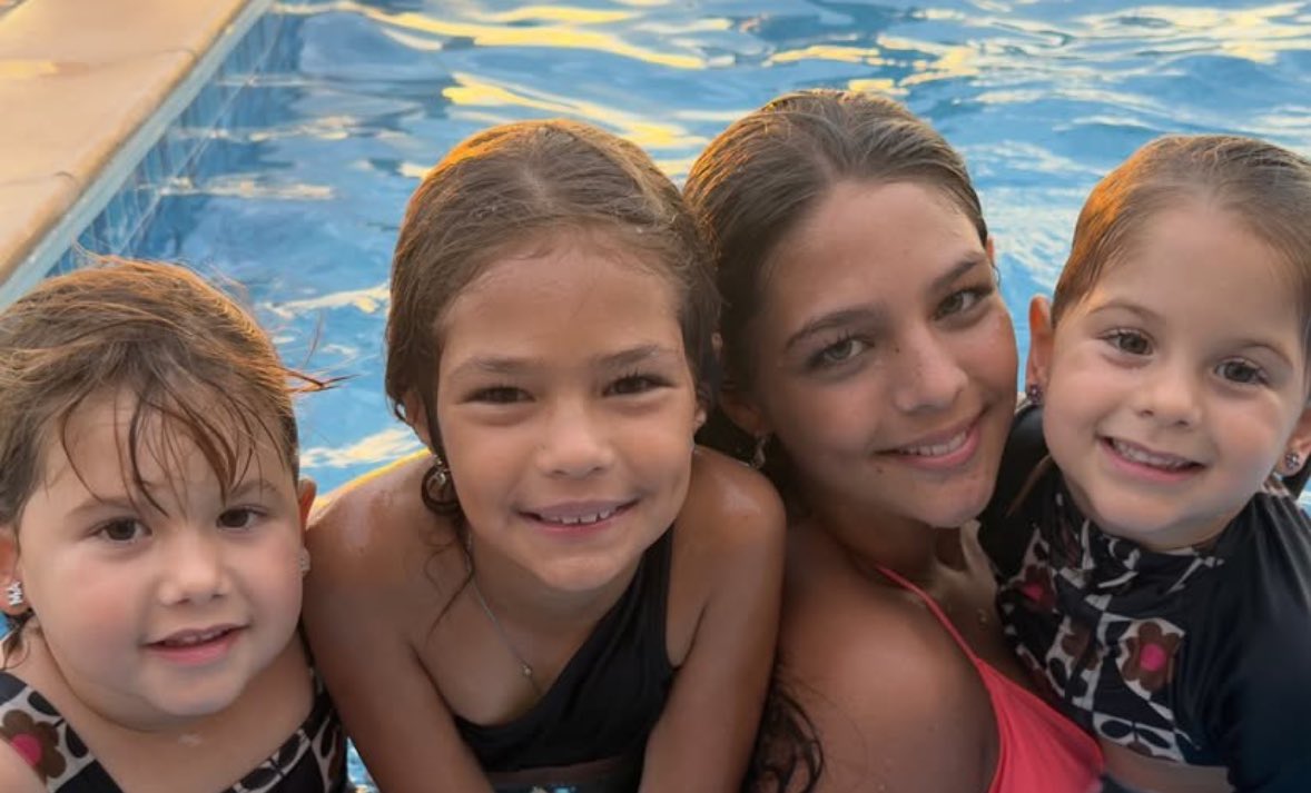 adxcomenta's tweet photo. Detalhe, são todas Maria’s

Maria Sofia
Maria Vitória 
Maria Alice
Maria Flor https://t.co/OoCBTpcyCJ