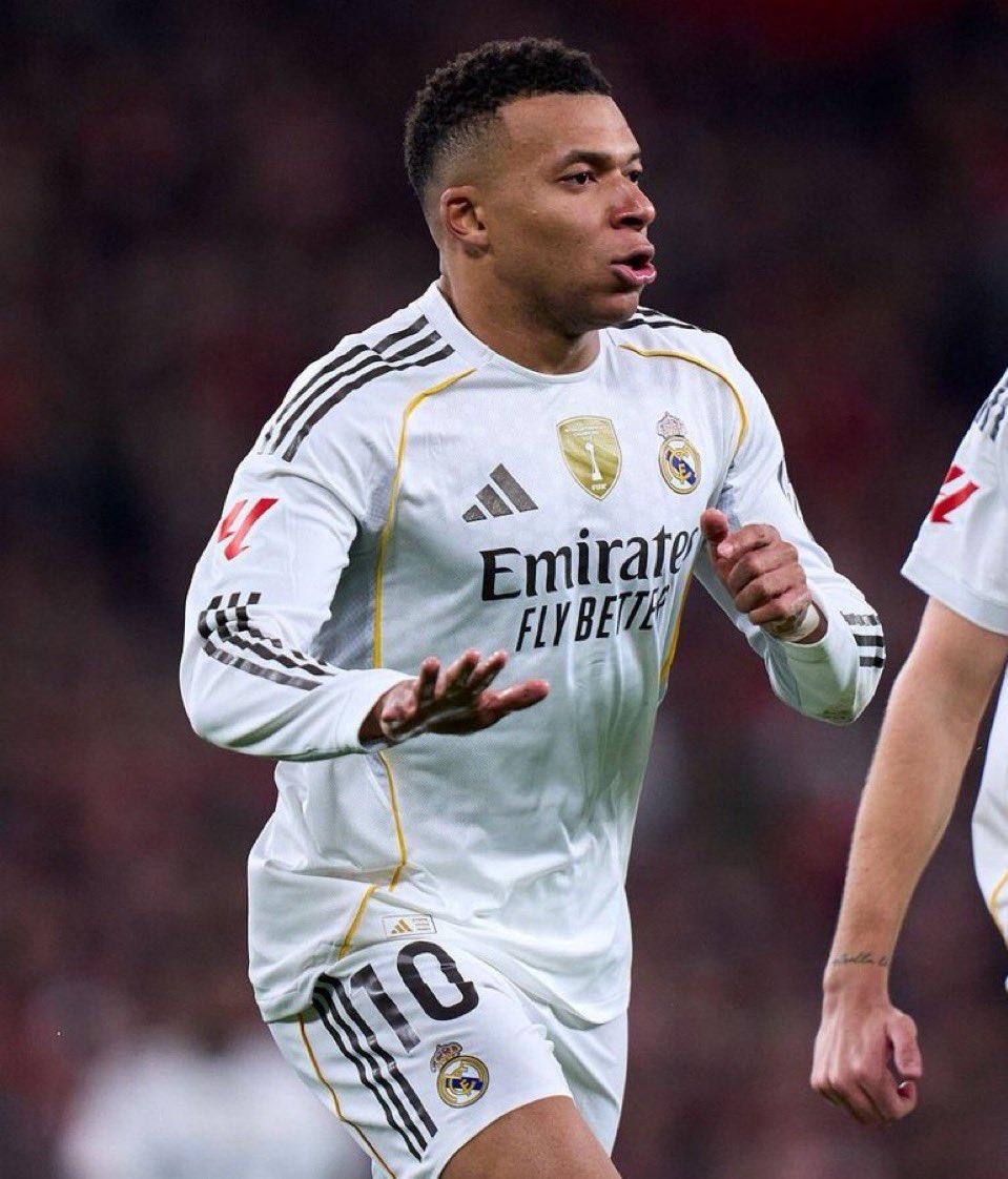 Ser madridista y negar tu corazón a éste (que nos dio 2 Champions), para dárselo a este (que se rió del club durante 5 años mientras cantaban "puta Real Madrid") es algo que no soy capaz de entender.