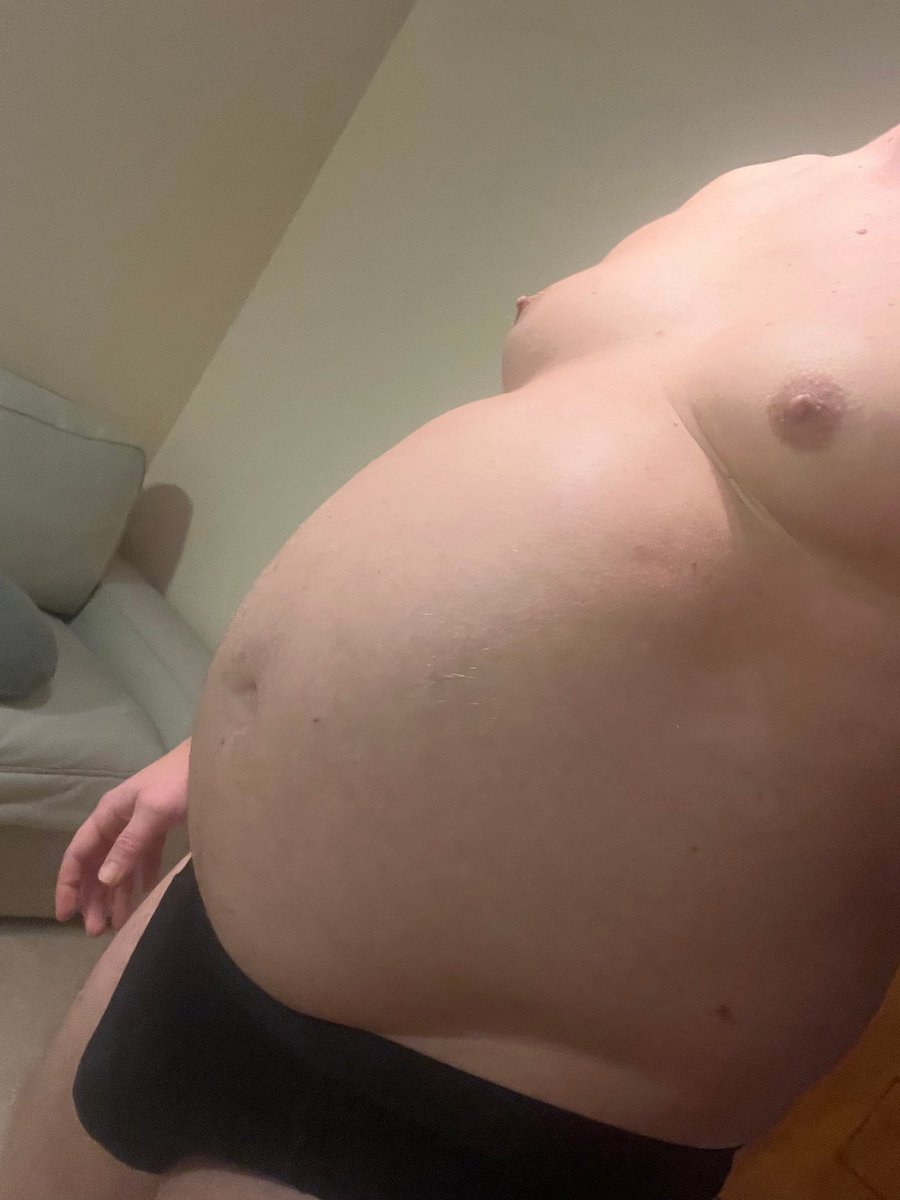#grommr #gainer #fatgainer #fatman #weightgain #weightcomparison #bigbelly #greed #feedme #boytoman #gettingfat #ballbelly