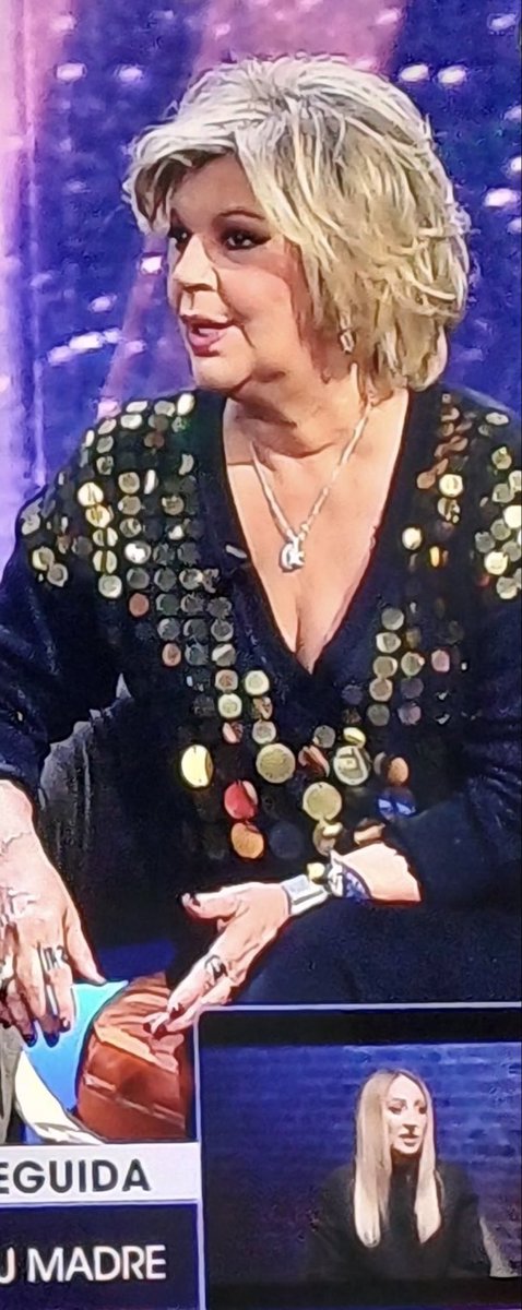 Fanusky2's tweet image. Como periodista dejas mucho que desear y como madre no te digo nada, entras el dedo en la llaga atravesando, intentas defender lo indefendible sivilinamente, retírate ya porque da asco verte en pantalla.
#YoMeRebelo9E