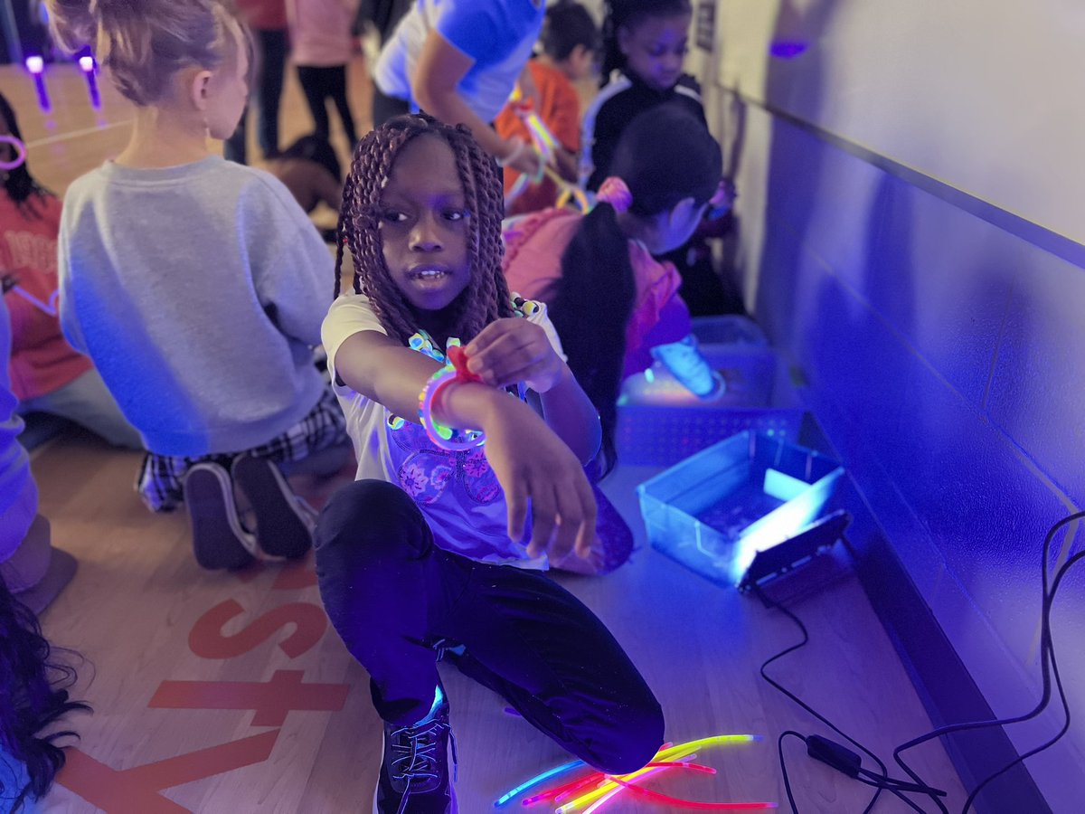 fcsdcentral's tweet image. Central students celebrated their good behavior for 2nd quarter with a glow party! At Central we Respect Self, Respect Others, and Respect the Environment!