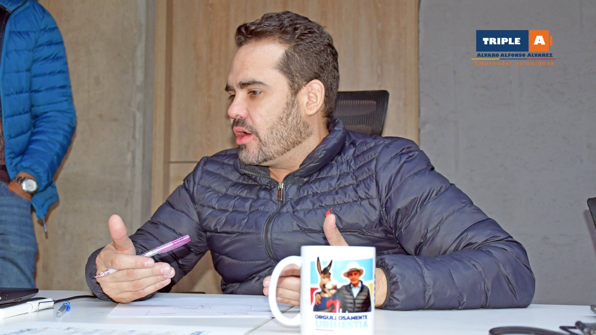 Bogotá se construye con trabajo y soluciones reales. ✅

La prioridad es emprender soluciones y generar oportunidades para quienes mueven la ciudad. 🏙️💼 <a href="/CeDemocratico/">Centro Democrático</a> <a href="/AlvaroUribeVel/">Álvaro Uribe Vélez</a> <a href="/PalomaValenciaL/">Paloma Valencia L</a> <a href="/MariaFdaCabal/">María Fernanda Cabal</a> 

#CD115 #Bogotá #EmprendiendoSoluciones