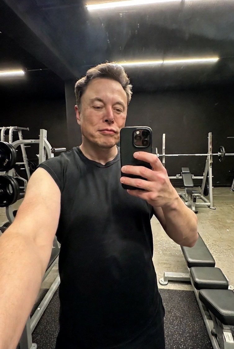 RocketMan4441's tweet photo. Having a good time at the gym🚀 https://t.co/BgnaOsJHbA
