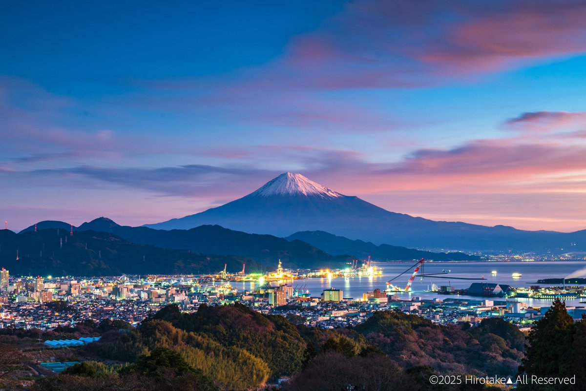 pinnokky's tweet photo. 遅ればせながら
本年も宜しくお願い致します。
-
今年初の富士山ショット
来年の１月のカレンダーかな
-
Magic Hour
January 10 ,2026
Sunrise
-
日本平／静岡市清水区／静岡県
-
Nikon Z5
-
#japan
#日本 https://t.co/uERNm7vkq9