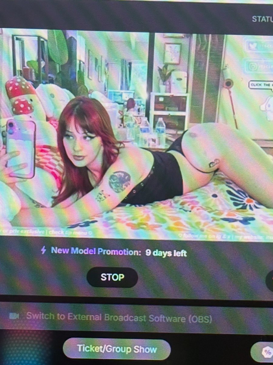 cleomoontv's tweet photo. im live rn! check comments https://t.co/p9gSEK4pD8