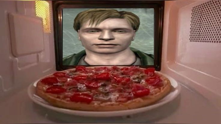 yo esperando que se termine de hacer la pizza que puse a cocinar para ver una peli de terror en llamada con mi novio y así ignorar el hecho de que con el humor de mierda que tengo podría matar a alguien