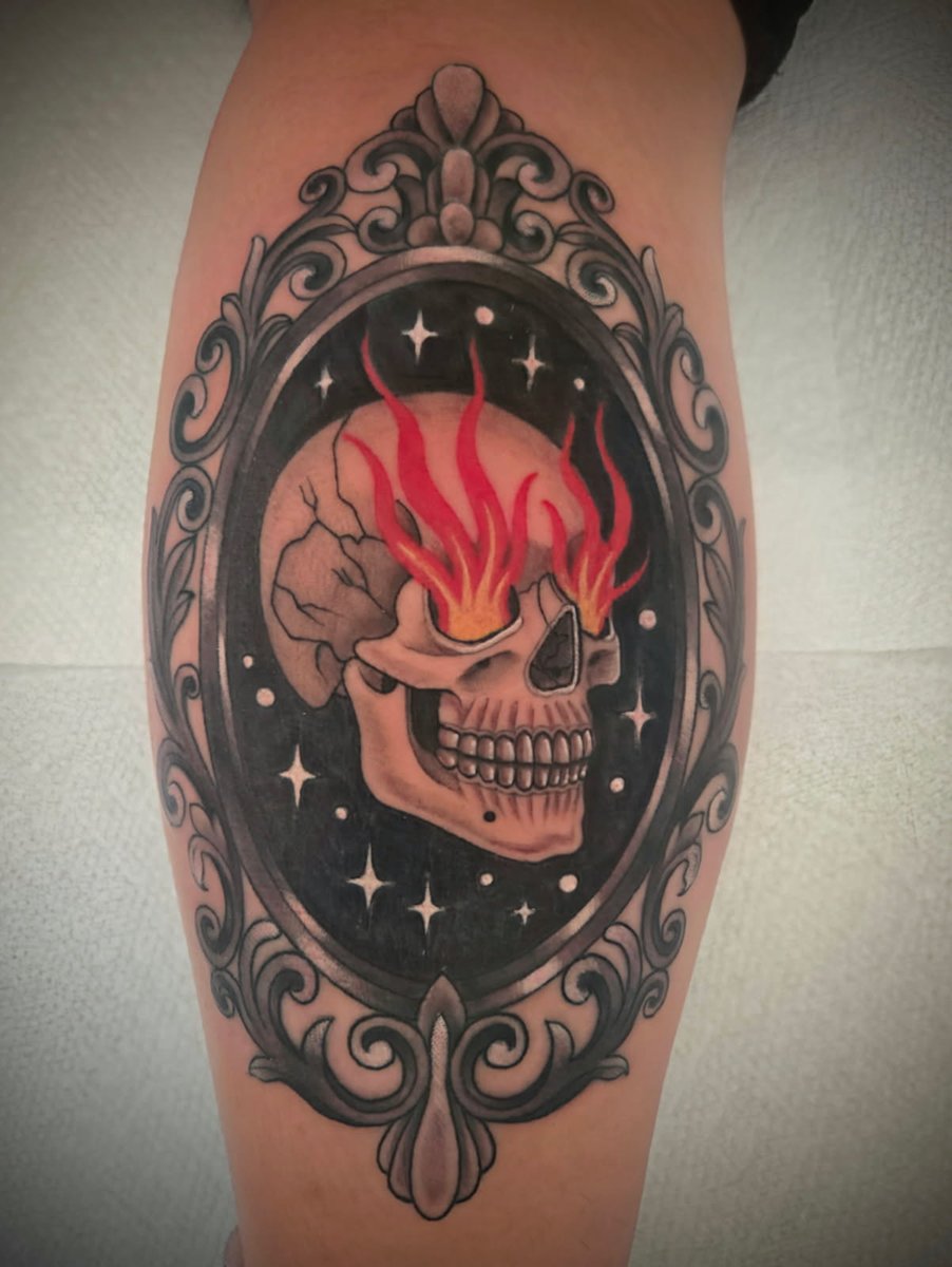 NauyaV's tweet photo. @longshotauthor looking forward to January 20th, and got my fav know it all skull tattooed~ https://t.co/geJRW2i9Mt