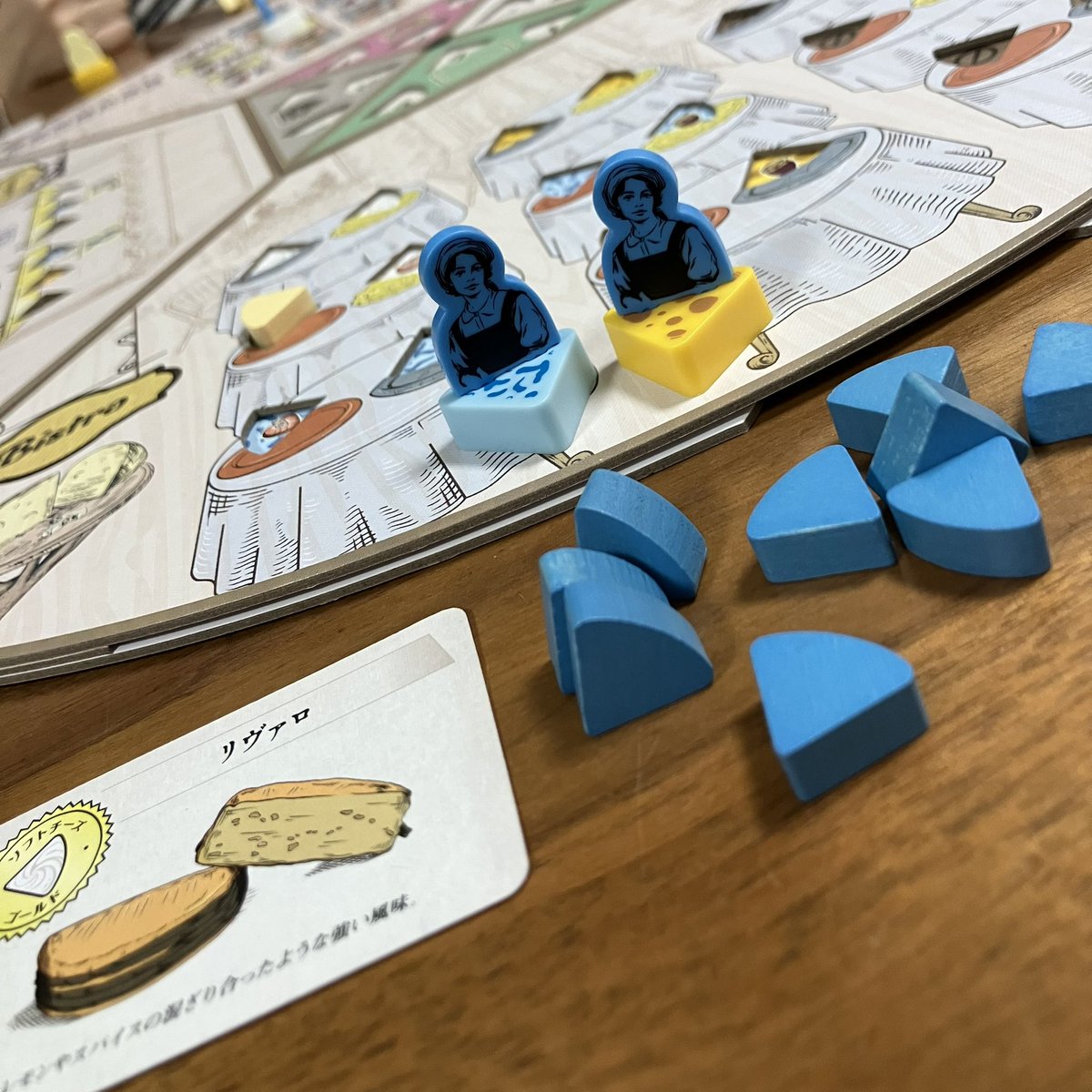 nusfrog's tweet image. チーズ支配者現る🧀
『フロマージュ』

あわわわわ、、圧倒的な大差で嫁様に負けた🤣「このゲーム、面白いね。見えて来たよ、もうヌースに負ける事は無いでしょう」との事。恐ろしい。ボードを回しながら従業員を置いていくけど、チーズ界隈を支配してた🧀私は手広くやっちゃうのがダメかも。面白い❗️