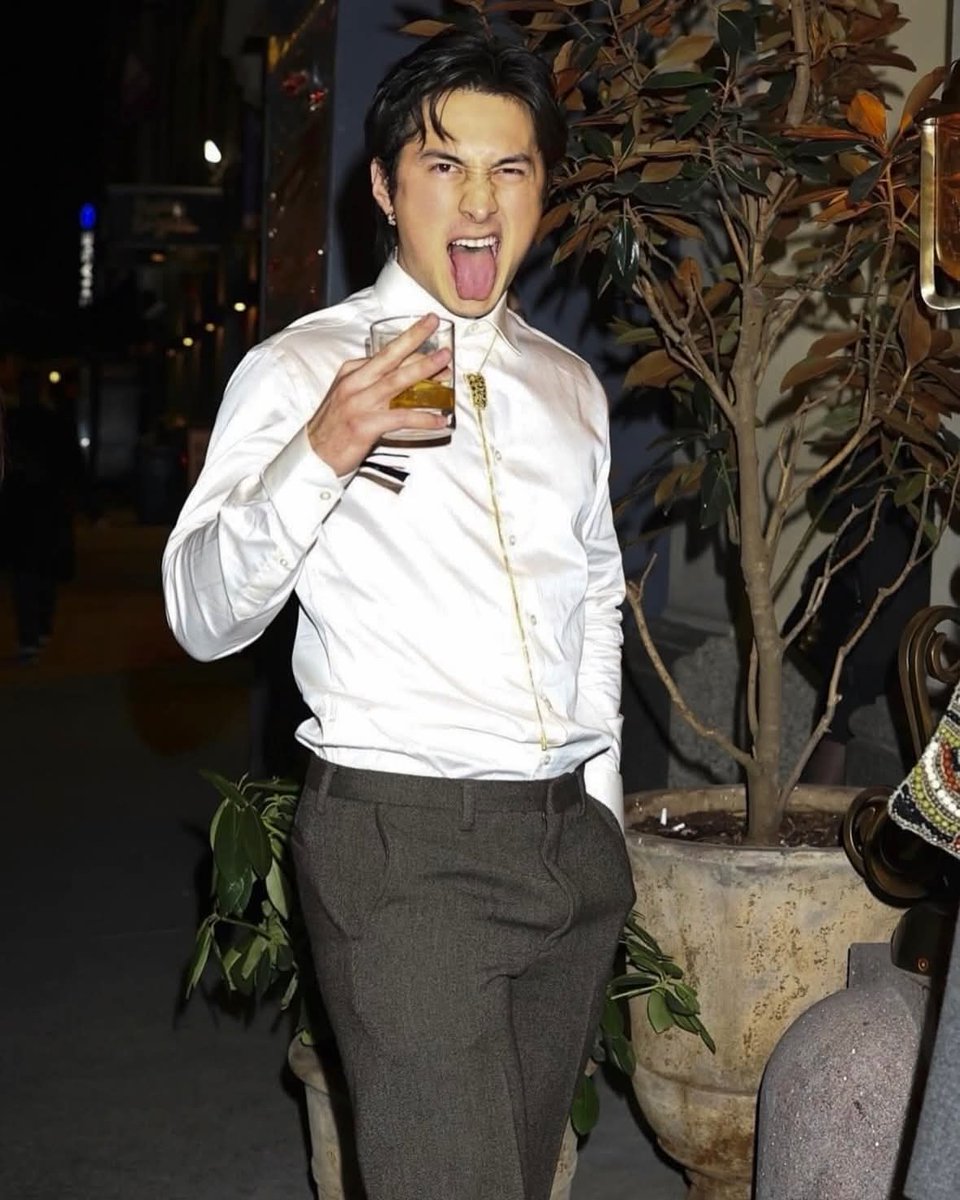 Singularity_y's tweet image. Salí de mi maldito agujero solo para venir a decir que el delicioso Hudsun foking Williams sabe que me trae loca, sabe que esta hermoso y que me tiene a sus pies, por eso actúa como actúa. 
Te amo Hud😫