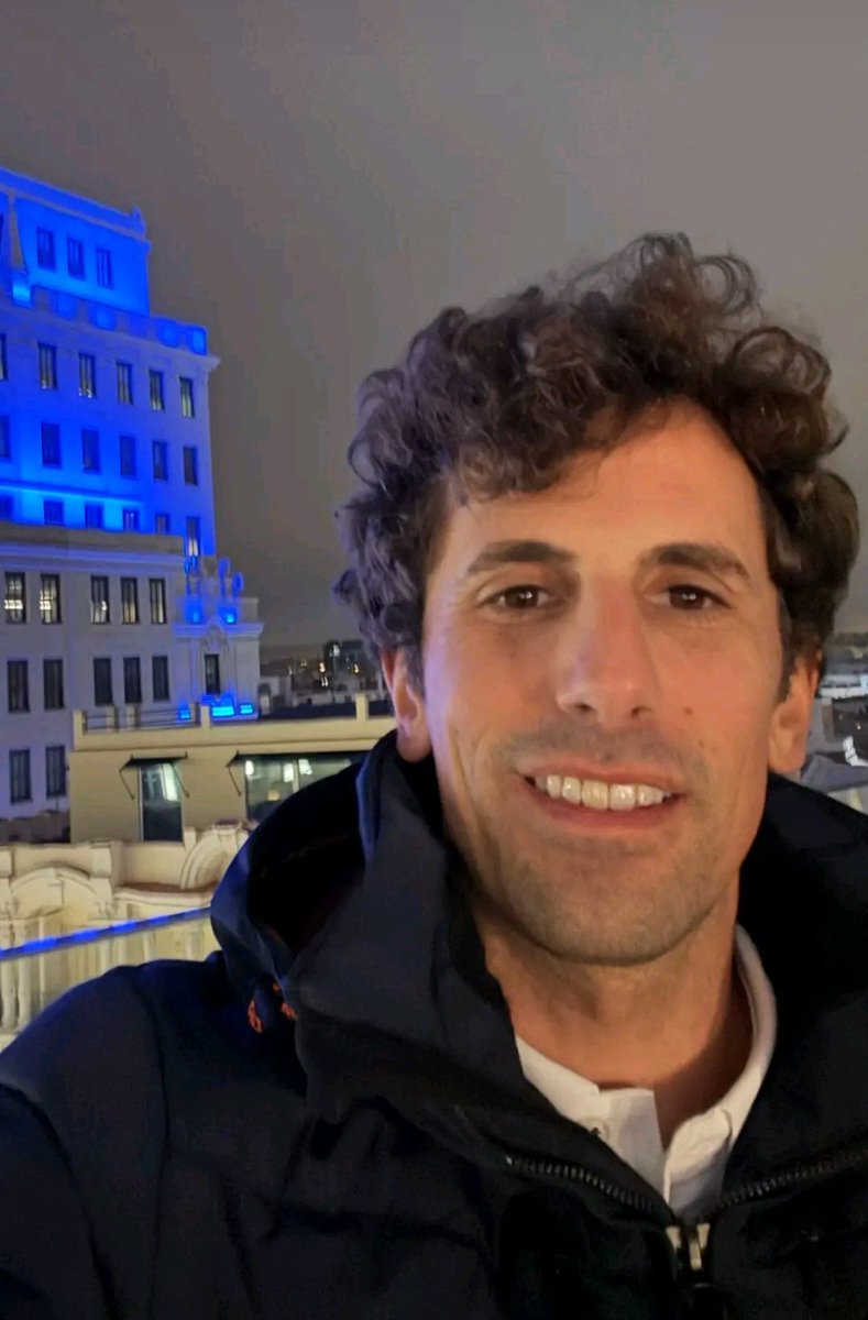 plrioja's tweet image. 🍷🥁❤️Un dia entero mi tl..llena de felicitaciones y cosas bonitas para él señor Landa.
Que gustazo!!
Que hayas pasado un dia muy feliz de cumpleaños .
Óscar te estaremos esperando siempre.🥁❤️🍷
#OscarLanda40