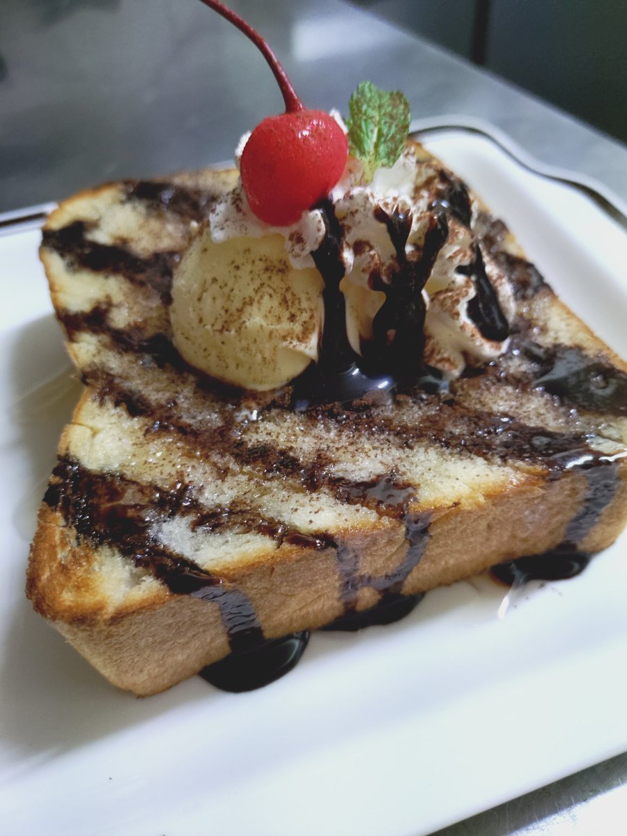 おはようございます☀ 8:00～18:00営業いたします☕ 何だか風が強い日