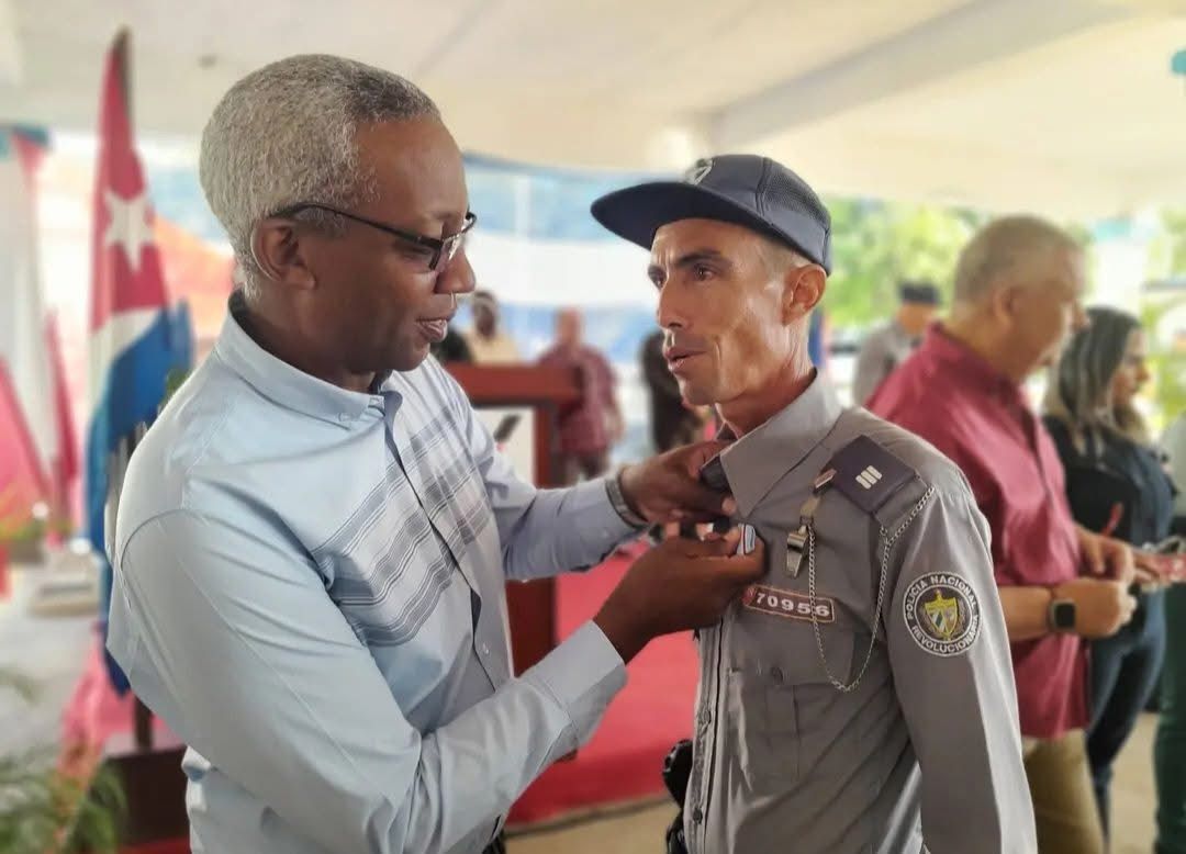 MarioJPenton's tweet image. Dejo esto por aquí y me retiro lentamente… Ay Trump no hacen faltan bombas. Tres bistecs y ya tomaste Cuba!