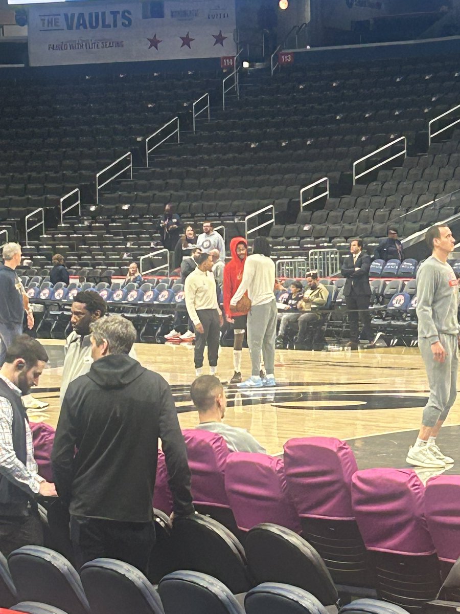 WizardsProphet's tweet image. It’s my yearly pilgrimage to Capital One Arena. Check out Bub and JP chopping it up pre-game.