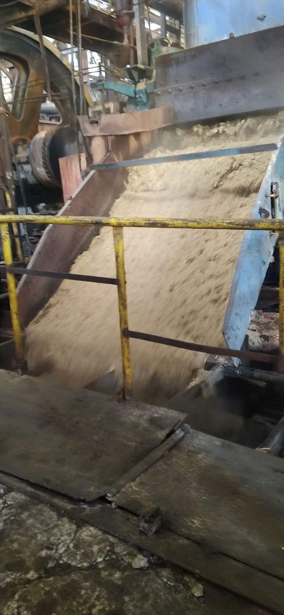 Se alista la EAI Azucarera 14 de Julio en #CienfuegosXMásVictorias  para el inicio de la zafra.Hoy intercambiamos con sus <a href="/50Trabajadores/">Periódico Trabajadores</a> en compañía de <a href="/Colina_CTCuba/">Miguel Colina</a>.Este colectivo le hizo firme el compromiso que tiene  y que cumplirá aún en la complejidad que existe.