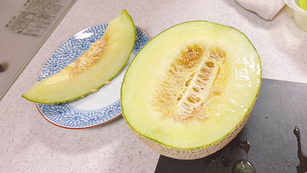 妹がバイト先でメロン貰ってきてくれて本当に神（背景実家すぎ注意）