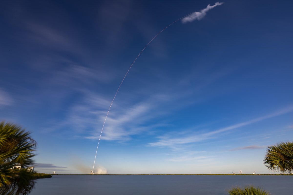 SpaceX's tweet image. Falcon 9 launches 29 @Starlink satellites from Florida