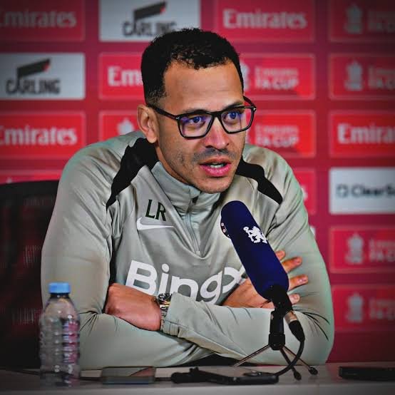 Blue_Footy's tweet image. 🗣️ Liam Rosenior: "I remember Sir Alex Ferguson was brave enough to put six, seven players between the ages of 19 and 21 in his team, in a title-winning team, because he believed in them.

What they did is they grew and they won trophy after trophy after trophy. It was an amazing…