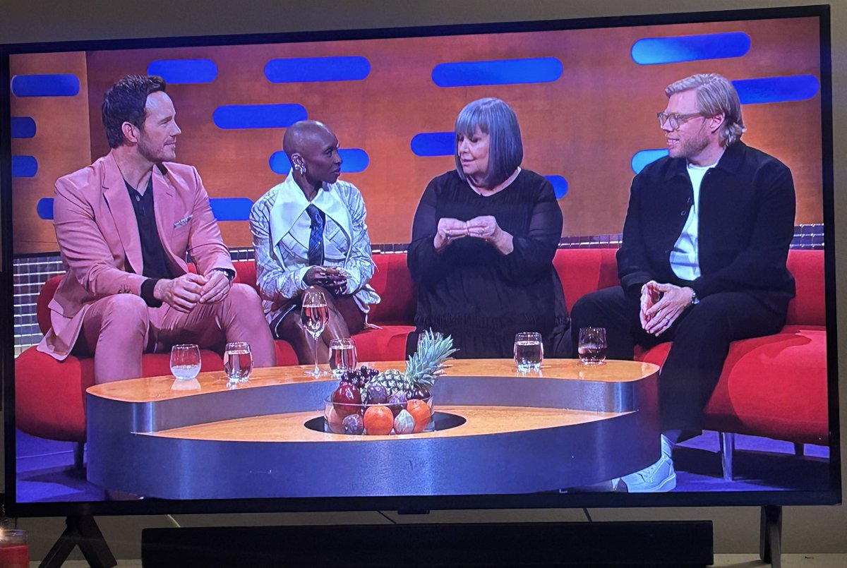 Chris_Stroud's tweet image. Is Chris Pratt a giant? 😍😛 #grahamnorton