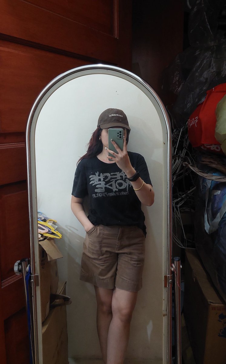 bulbous salutation tweet media