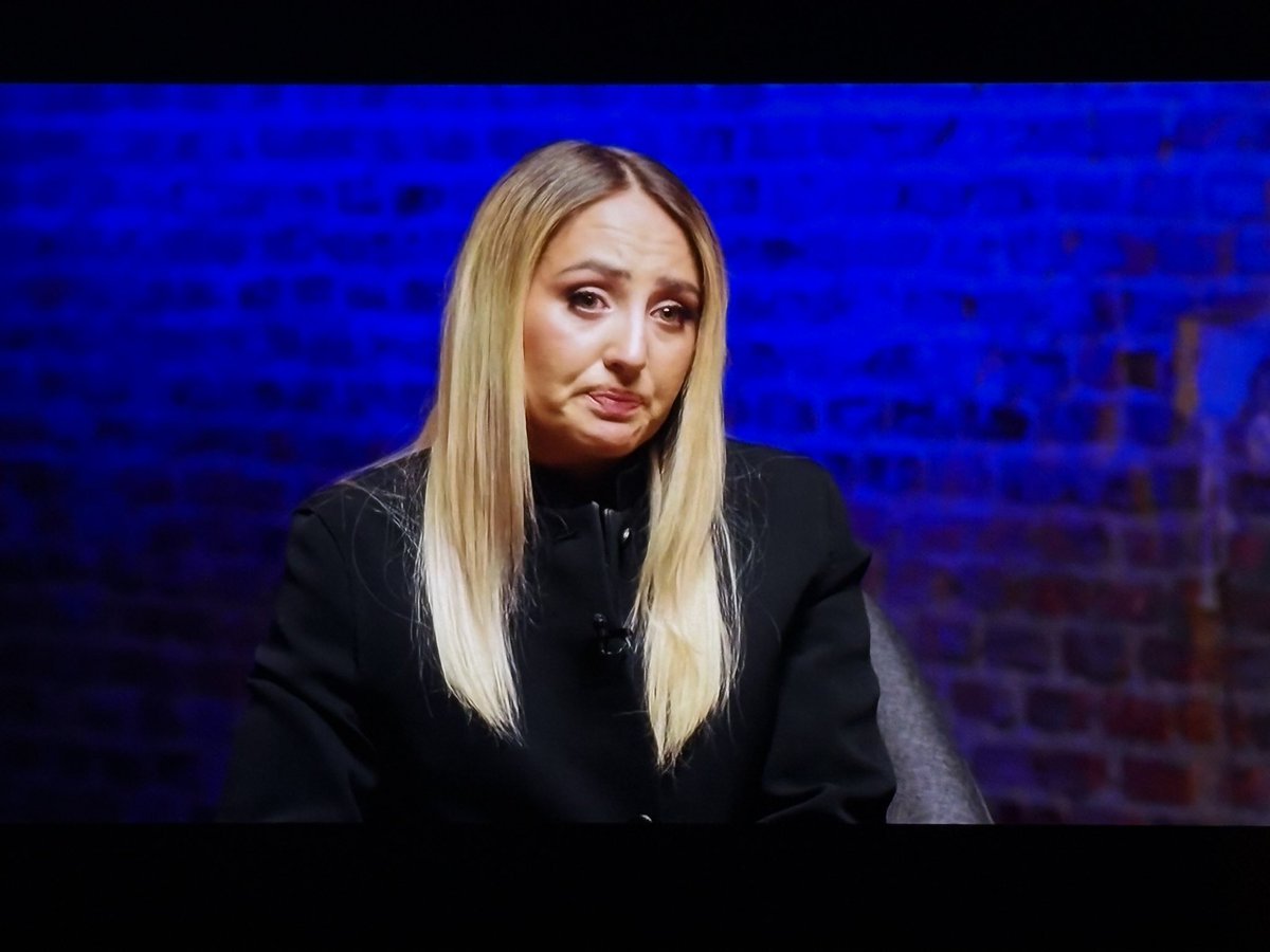 curcummina's tweet image. Cometió un delito hace 14
AÑOS siendo menor. Se le aplicaron medidas correctoras y nunca reincidió. Pero, legiones de monstruos odiosos como los que inundan este hashtag la lapidarán de por vida, condenándola a cadena perpetua social, gracias a SU MADRE.
Qué espanto. #DeViernes