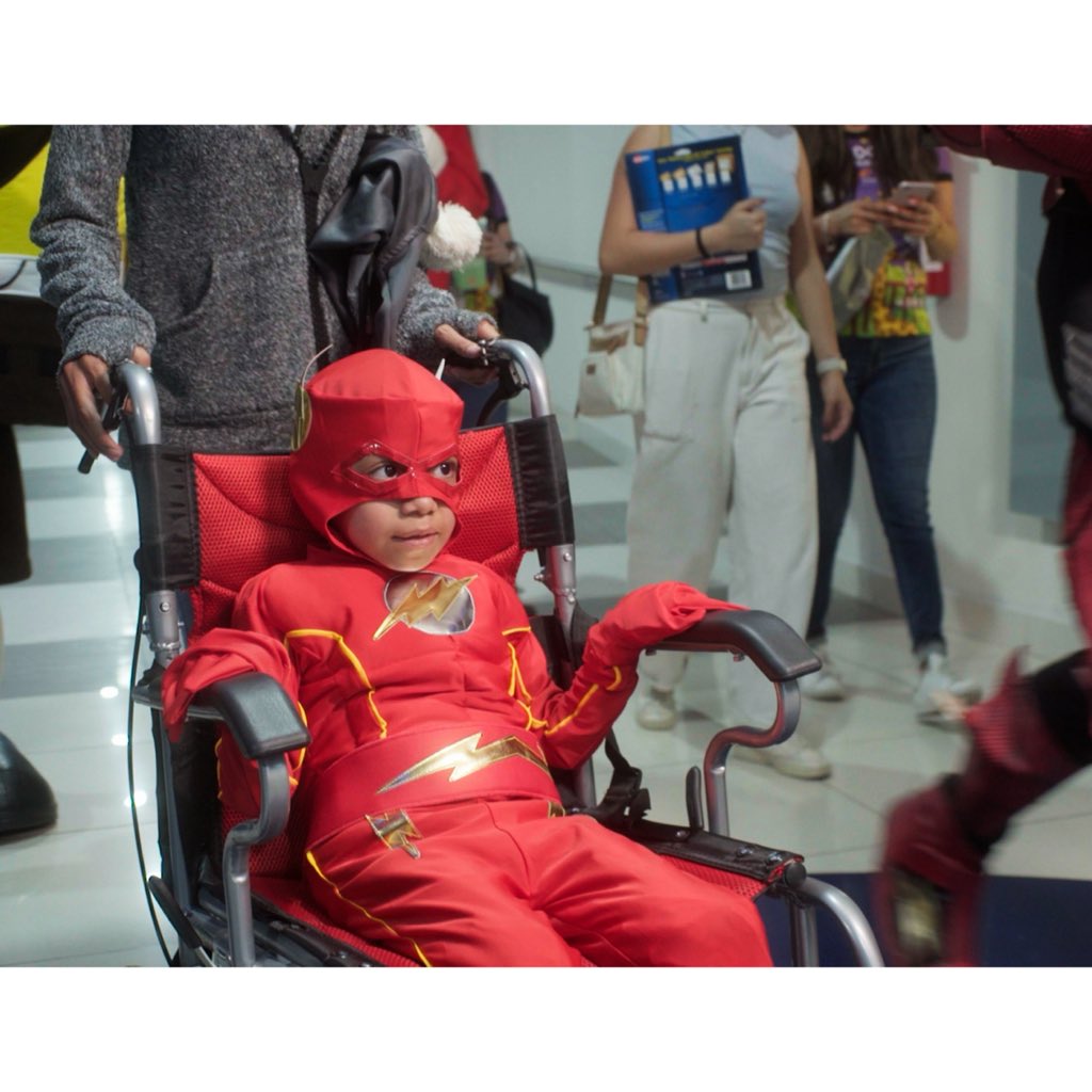AmorInfinitoF's tweet photo. Moisés, soñaba con conocer a Flash, ser  Flash y ver una película… 
Fue una experiencia mágica. 
Gracias @CinepolisM_X #FundaciónCinépolis #colorslandshowsinfantiles #disfracesYFiestasLulaPeluza
 Y a cada persona que nos dió su #Amorinfinito https://t.co/peP2MKHbIO