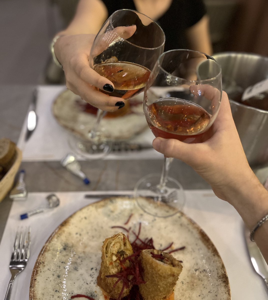 Ey sevda sevdiğnin yanında güller açtiran…