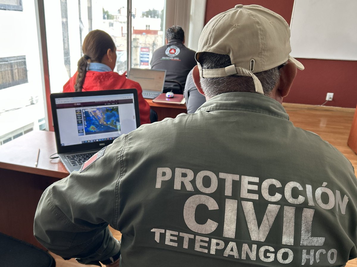 La #Enaproc certifica a titulares municipales de #proteccióncivil del estado de #Hidalgo en el estándar de competencia EC0908.01 "Elaboración de programas especiales de protección civil de acuerdo al riesgo". 
👷 Impulsamos la profesionalización del personal de PC.