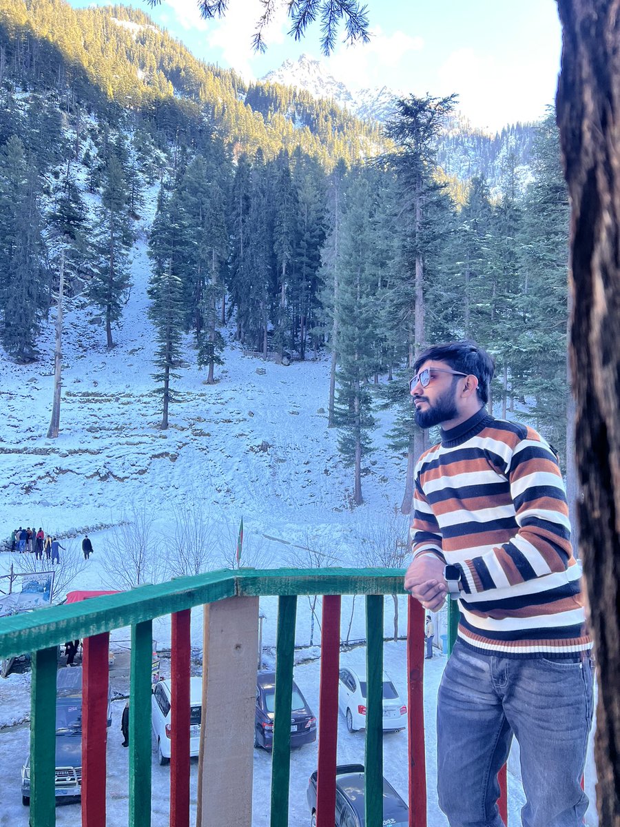 arshuman4's tweet photo. Quiet places, loud thoughts
.
.
.
.
.
.
.
.
.
#placestotravel #arshumanzafar #natureisbeautiful #snowday❄️ https://t.co/1T0aT0zxkH