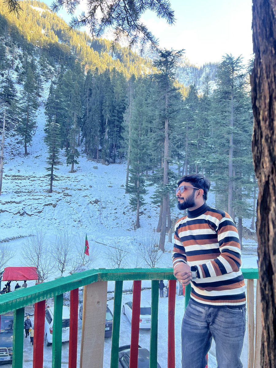 arshuman4's tweet photo. Quiet places, loud thoughts
.
.
.
.
.
.
.
.
.
#placestotravel #arshumanzafar #natureisbeautiful #snowday❄️ https://t.co/1T0aT0zxkH